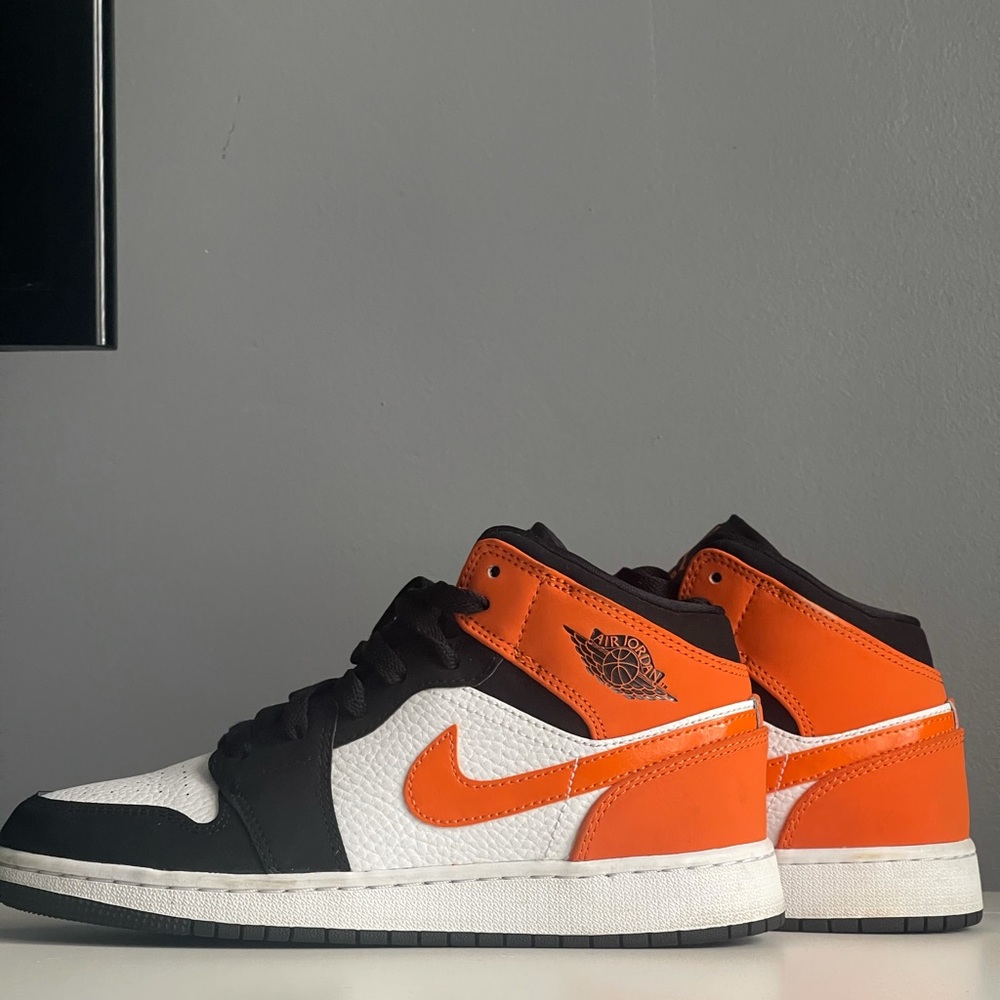 Air Jordan 1 Mid GS ‘Shattered Backboard’ Size 4.5 Boys/Women 6